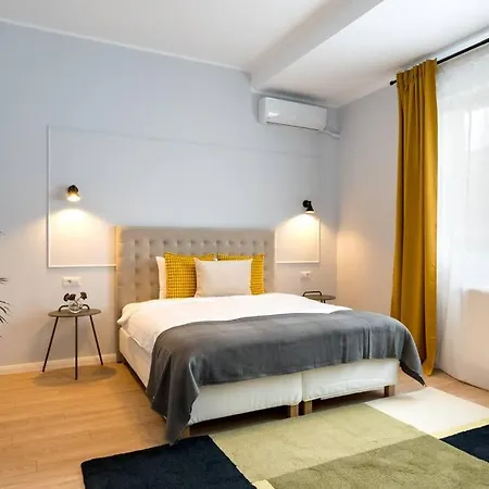 Sunny 4br Flat - Location - Charming Balcony Apartment Bucharest