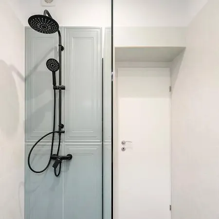 Apartment Sunny 4br Flat - Location - Charming Balcony Bucharest