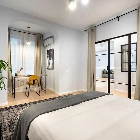 Sunny 4br Flat - Location - Charming Balcony Bucharest