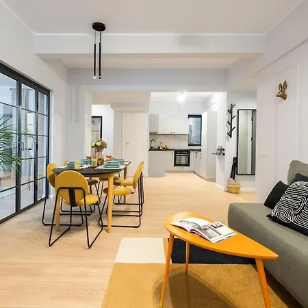 Sunny 4br Flat - Location - Charming Balcony