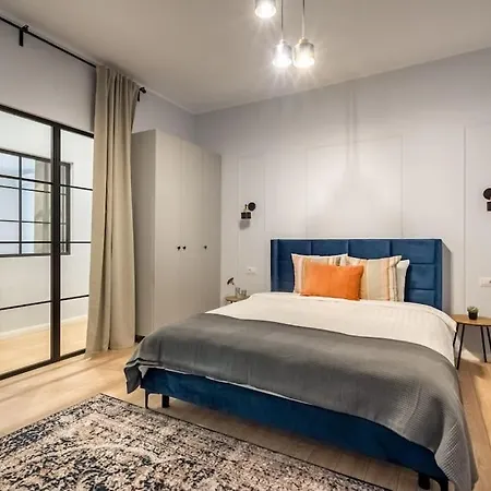 Sunny 4br Flat - Location - Charming Balcony *