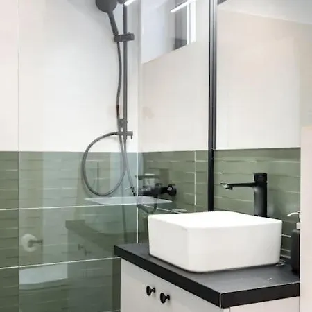 Apartment Sunny 4br Flat - Location - Charming Balcony Bucharest