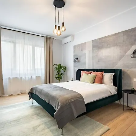 Sunny 4br Flat - Location - Charming Balcony Bucharest
