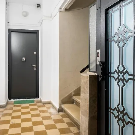 Sunny 4br Flat - Location - Charming Balcony Apartment *