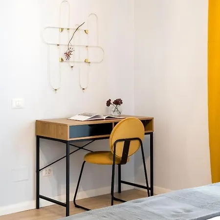 Apartment Sunny 4br Flat - Location - Charming Balcony *