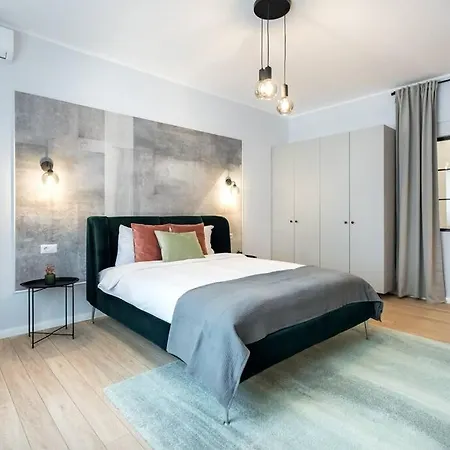 Sunny 4br Flat - Location - Charming Balcony Apartment Bucharest