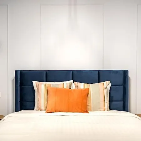 Sunny 4br Flat - Location - Charming Balcony Apartment