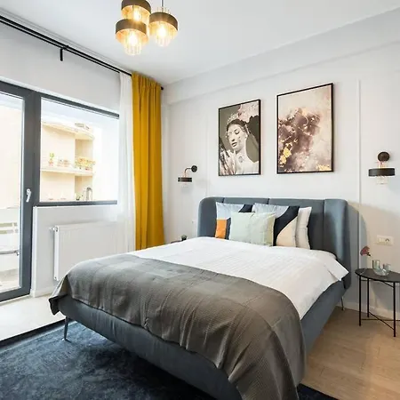 Sunny 4br Flat - Location - Charming Balcony *