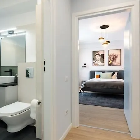 Sunny 4br Flat - Location - Charming Balcony