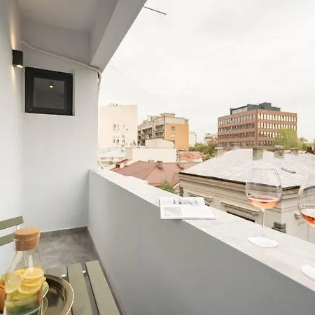 Apartment Sunny 4br Flat - Location - Charming Balcony *