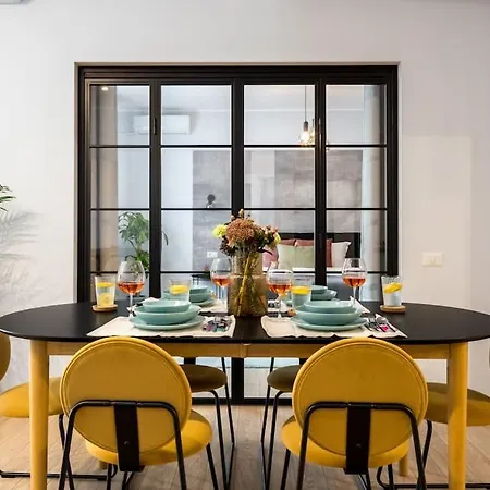 Sunny 4br Flat - Location - Charming Balcony Apartment