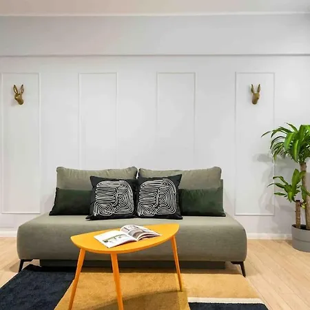 Sunny 4br Flat - Location - Charming Balcony Apartment Bucharest