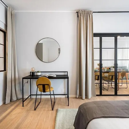 Apartment Sunny 4br Flat - Location - Charming Balcony *