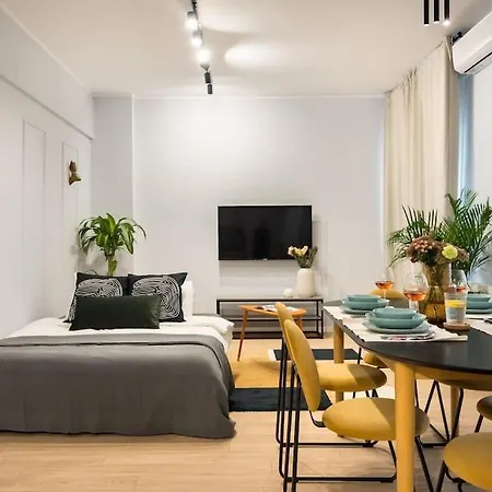Sunny 4br Flat - Location - Charming Balcony Apartment Bucharest