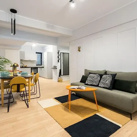 Apartment Sunny 4br Flat - Location - Charming Balcony *