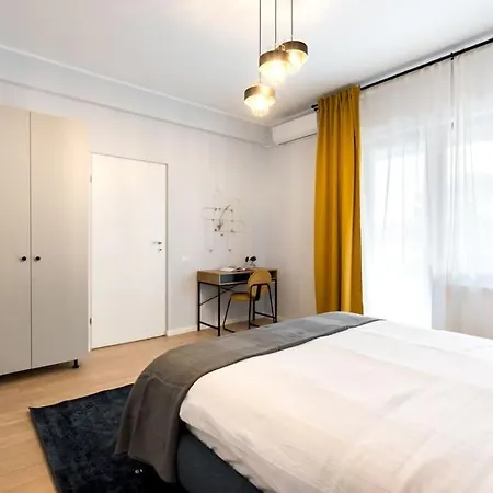Sunny 4br Flat - Location - Charming Balcony Bucharest