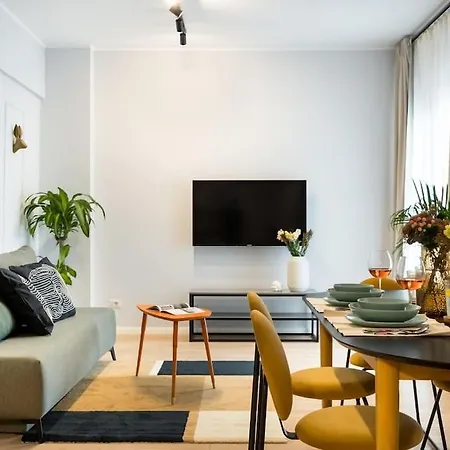 Sunny 4br Flat - Location - Charming Balcony Apartment Bucharest
