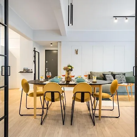 Apartment Sunny 4br Flat - Location - Charming Balcony