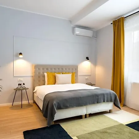 Apartment Sunny 4br Flat - Location - Charming Balcony *
